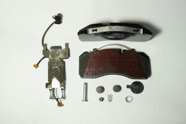 BRAKE PADS SET MAN